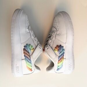 KIDS - Nike Force 1 Low LV8 - LIKE NEW!